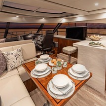 Riviera 5400 Sport Yacht