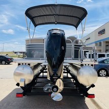 Sun Tracker Party Barge 20 DLX