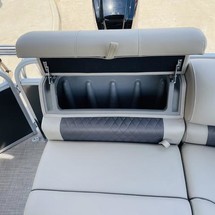 Sun Tracker Party Barge 20 DLX