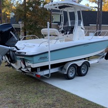 Boston Whaler 240 Dauntless