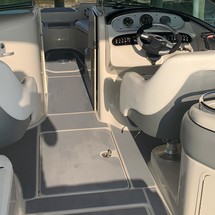 Sea Ray 240 Sundeck