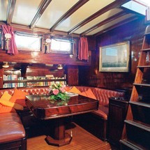 Hamble one design classic yacht