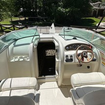 Sea ray 225 weekender