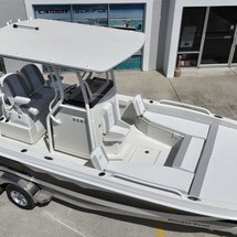 Ranger boats 2400 bay