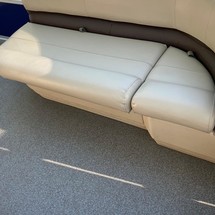 Sun Tracker Party Barge 18 DLX
