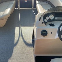 Sun Tracker Party Barge 18 DLX
