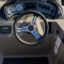 Sun Tracker Fishin Barge 20 DLX