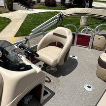 Sun Tracker Fishin Barge 20 DLX