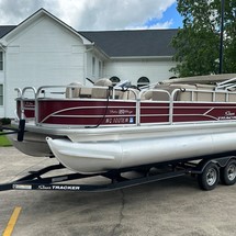 Sun Tracker Fishin Barge 20 DLX