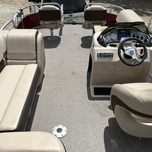 Sun Tracker Fishin Barge 20 DLX