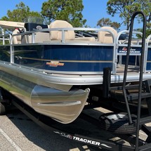 Sun Tracker Bass Buggy 18 DLX