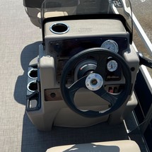 Sun Tracker Bass Buggy 18 DLX