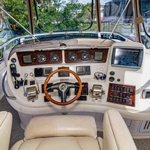 Sea ray 480 sedan bridge