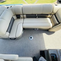 Sun Tracker Fishin Barge 20 DLX