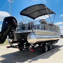 Sun Tracker Fishin Barge 20 DLX