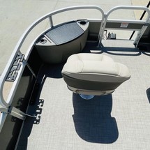 Sun Tracker Fishin Barge 20 DLX