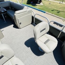 Sun Tracker Fishin Barge 20 DLX