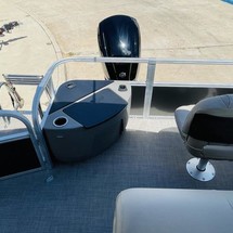 Sun Tracker Fishin Barge 20 DLX