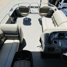 Sun Tracker Fishin Barge 20 DLX