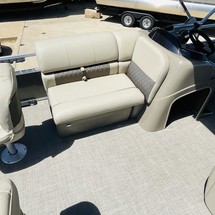 Sun Tracker Fishin Barge 20 DLX