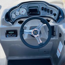 Sun Tracker Fishin Barge 20 DLX