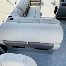 Sun Tracker Fishin Barge 20 DLX