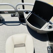 Sun Tracker Fishin Barge 20 DLX