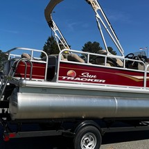 Sun Tracker Bass Buggy 18 DLX
