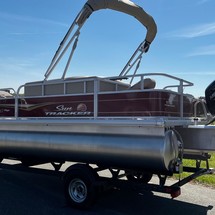 Sun Tracker Bass Buggy 18 DLX