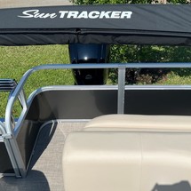 Sun Tracker Party Barge 18 DLX