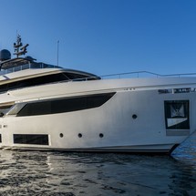 Custom Line Navetta 33