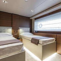 Custom Line Navetta 33