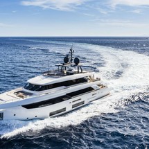 Custom Line Navetta 33