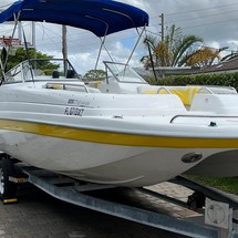 Splendor 240 cuddy cabin