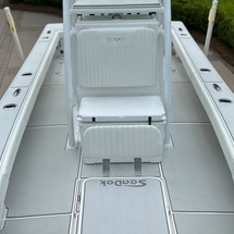 Domn8er 25 deck boat