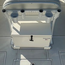 Domn8er 25 deck boat