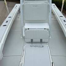 Domn8er 25 deck boat