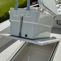 Domn8er 25 deck boat