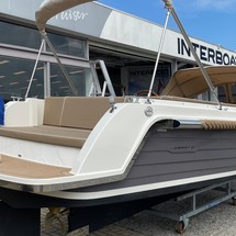 Interboat intender 820