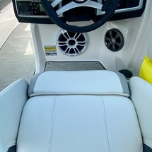 Regal 2000 ES
