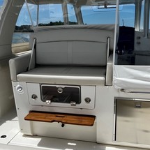 Boston Whaler 350 Realm