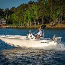 Angler Pro Boats 2900 center console